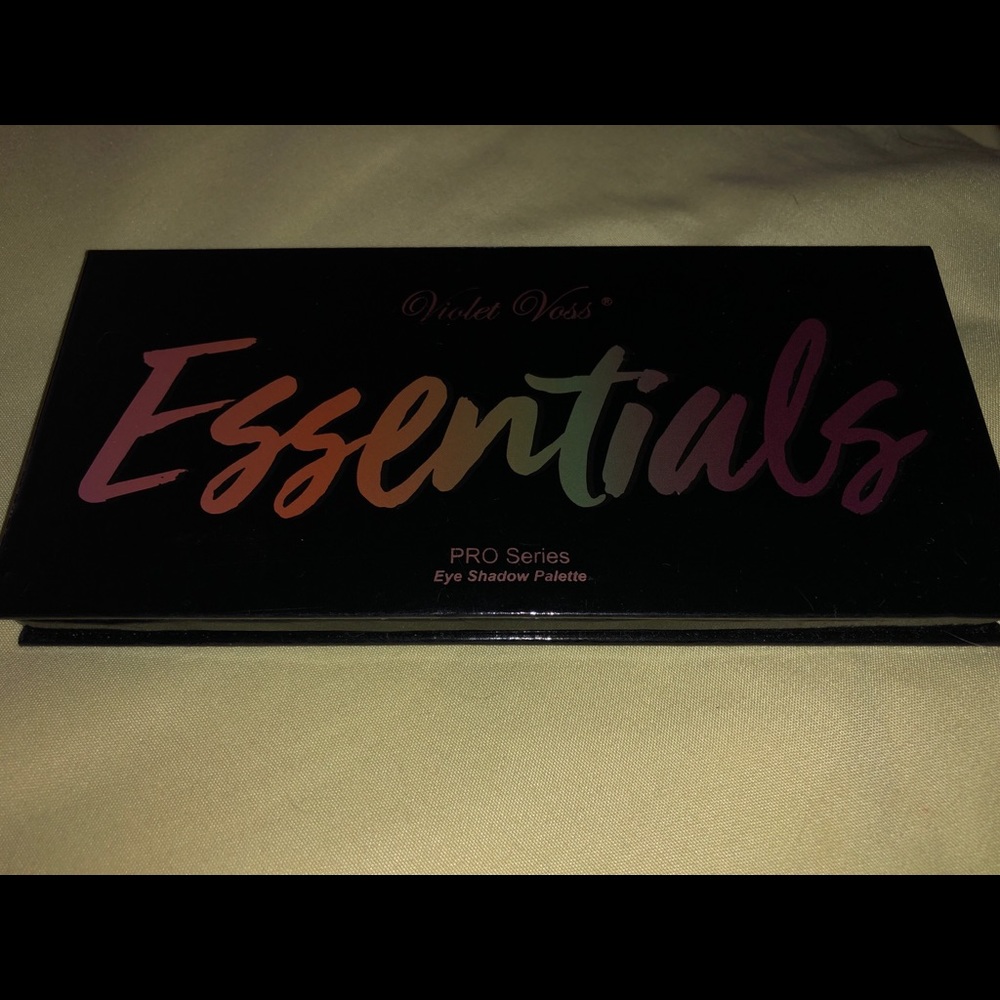 Violet Voss Essentials Palette